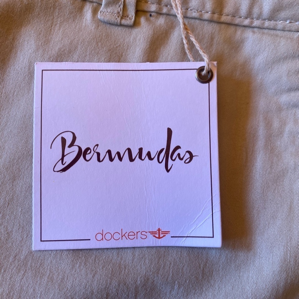 Dockers Womens Truly Slimming Khaki Shorts, Size 18,  NWT, 2010, Retired Style - Picture 4 of 8